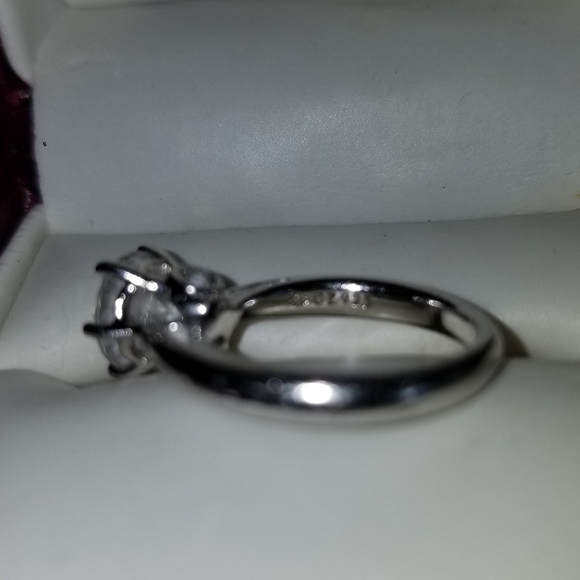 Stunning 925 solitaire cz Ladies Engagement Ring - Picture 6 of 7